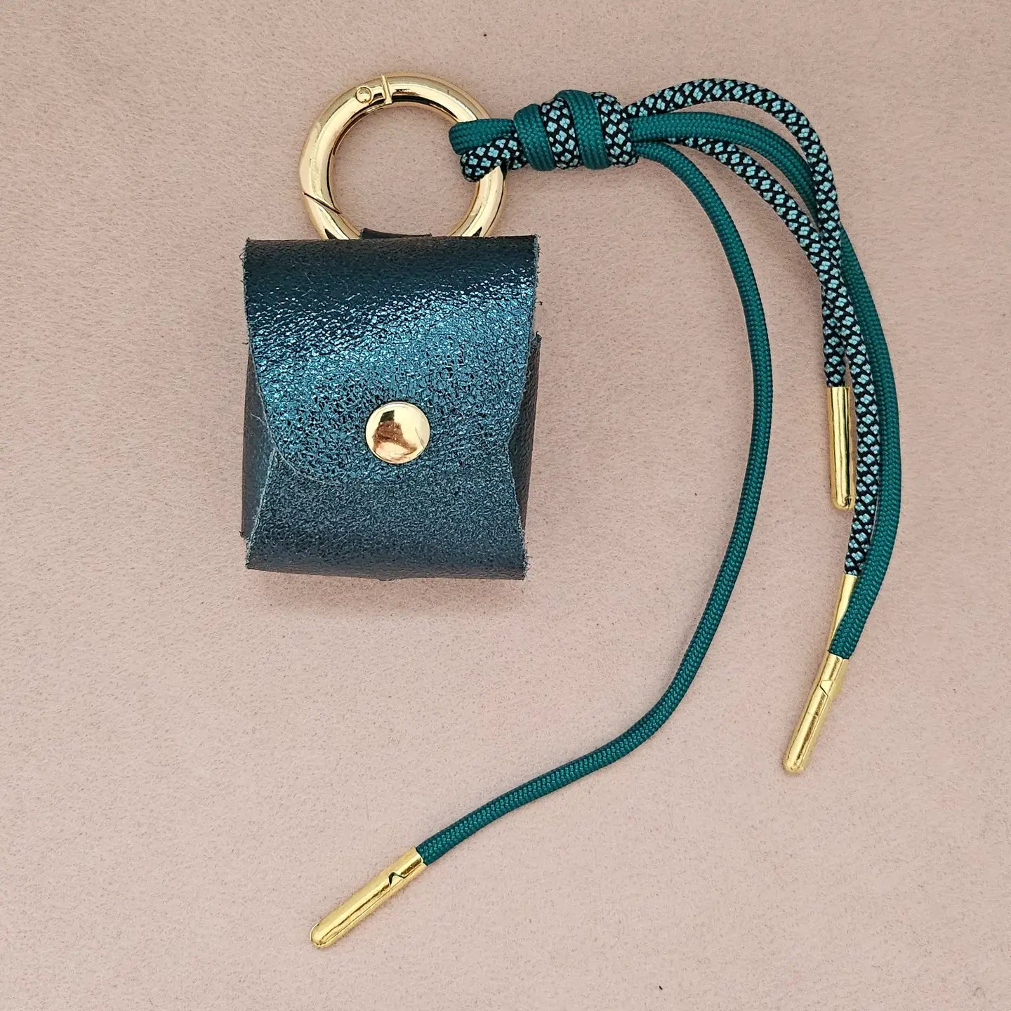 Bijou de sac, porte écouteur cuir