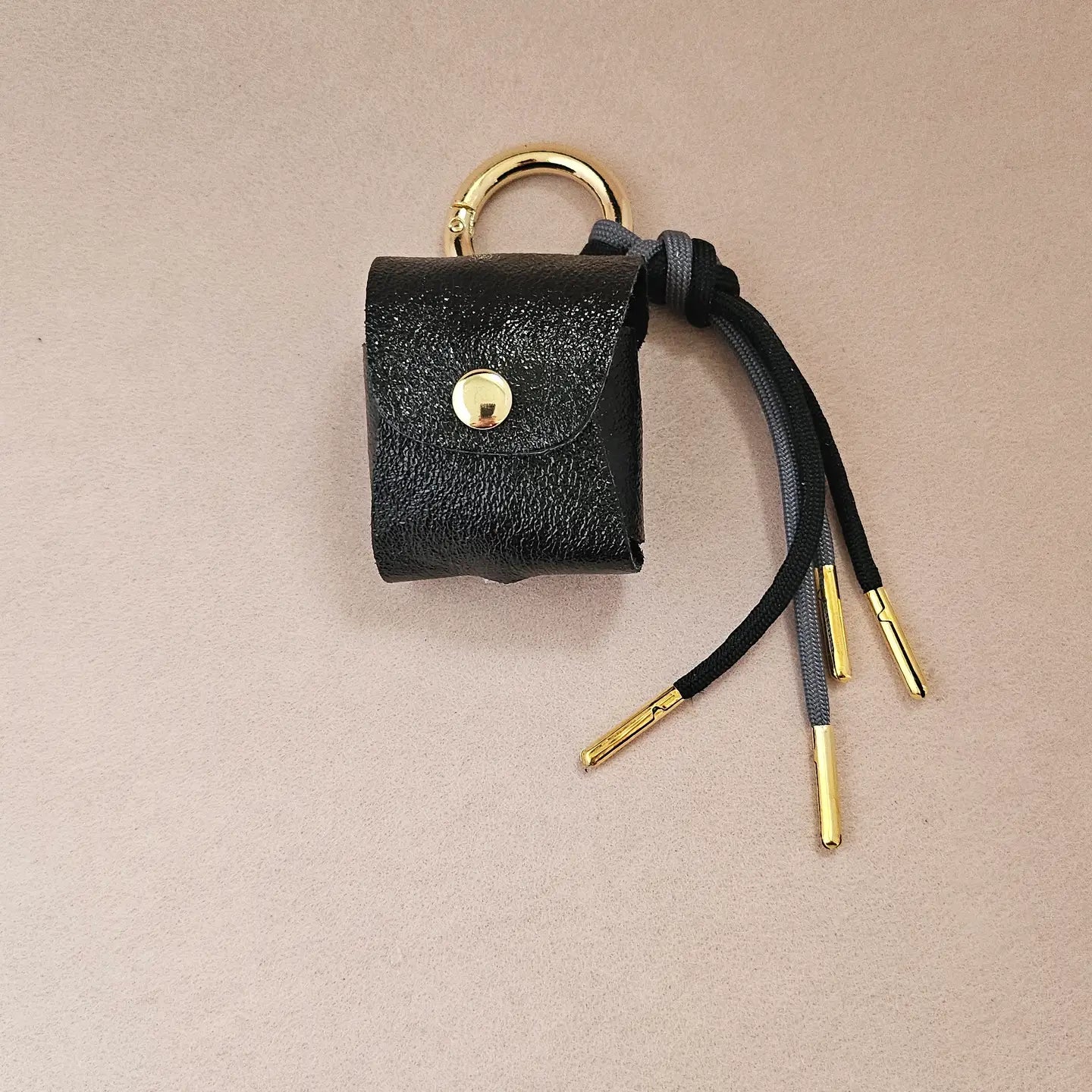 Bijou de sac, porte écouteur cuir